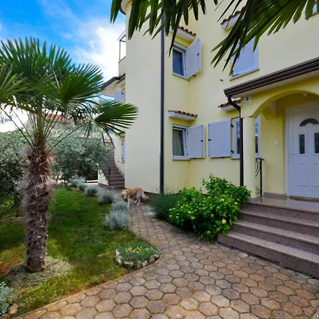 Fuer 2 Personen 30 M2 In Novigrad- Istrien By Interhome *